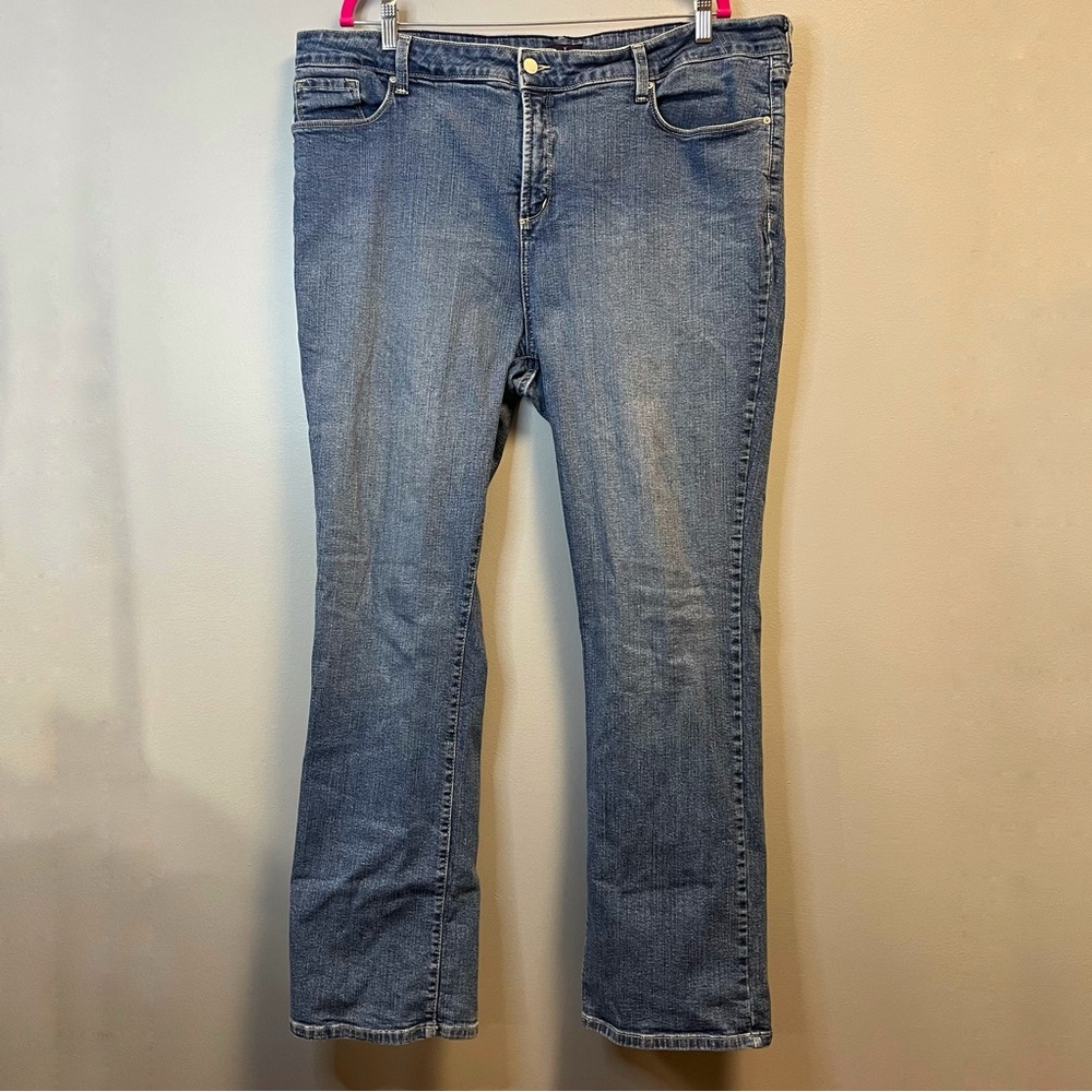 NYDJ Jeans Straight Leg Jeans in a Light-Medium Wash Sz 22W EUC Style #70227MU